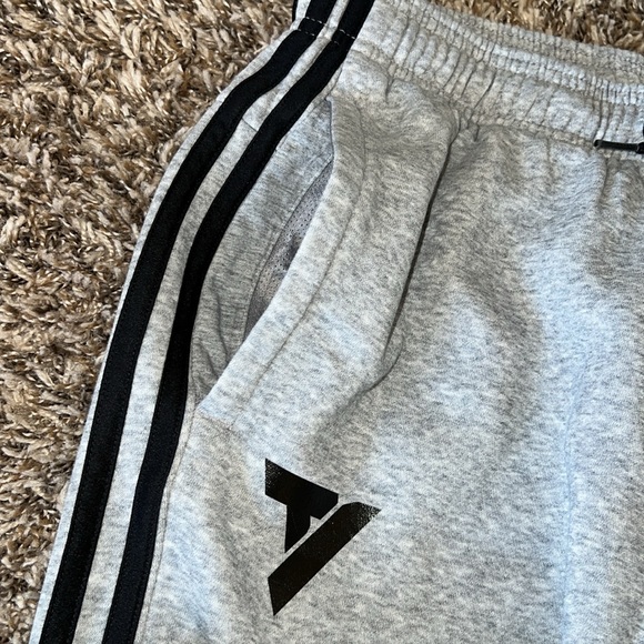 Adidas Team Trae Young Organization Logo 3SSB Basketball Circuit Sweat Joggers M - Picture 3 of 8